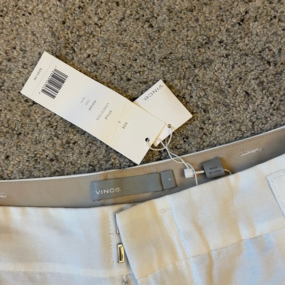 Vince NWT Front Pleat Shorts in Off-White Size 8 - Picture 2 of 8